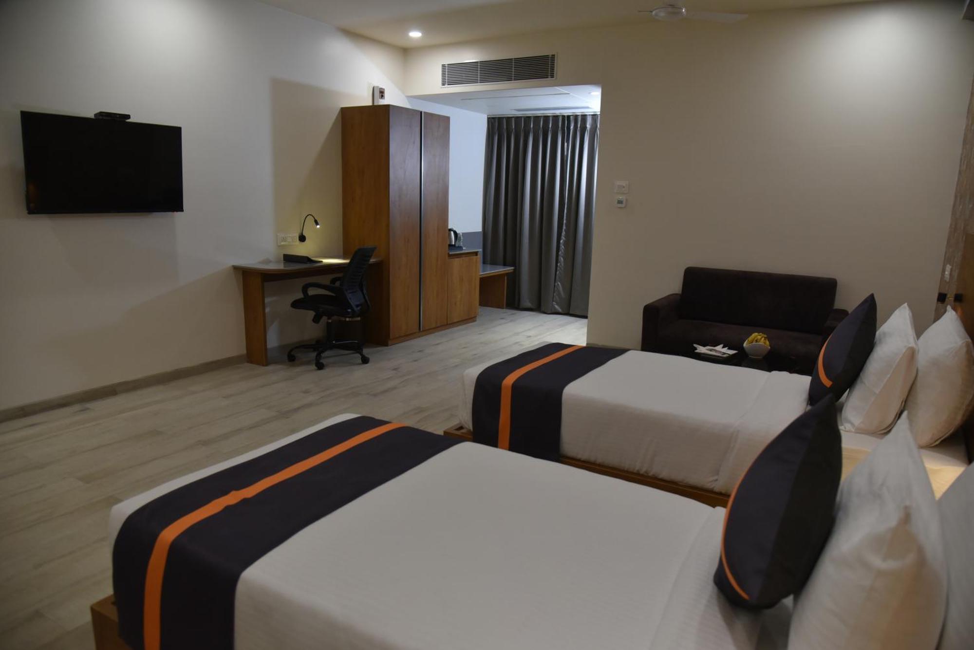 Comfort Inn , Statue Of Unity Kevadia エクステリア 写真